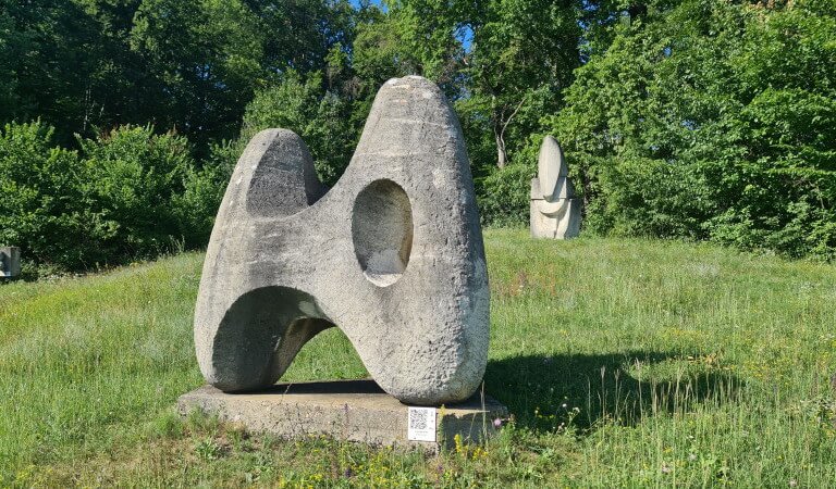 el campo de escultura en piedra Magura Buzau