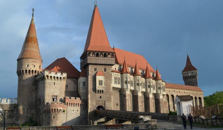 el castillo de Corvin Transilvania