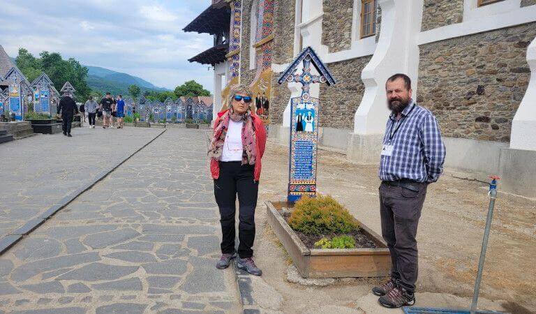 el cementerio alegre de sapanta rumania