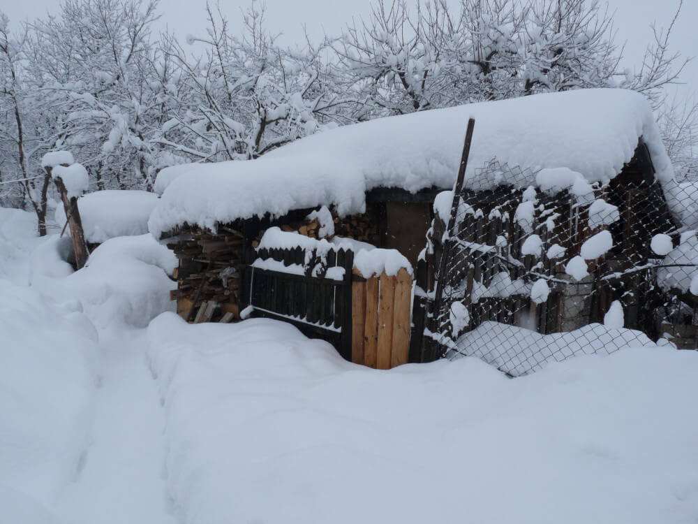 casa rural en invierno en rumania
