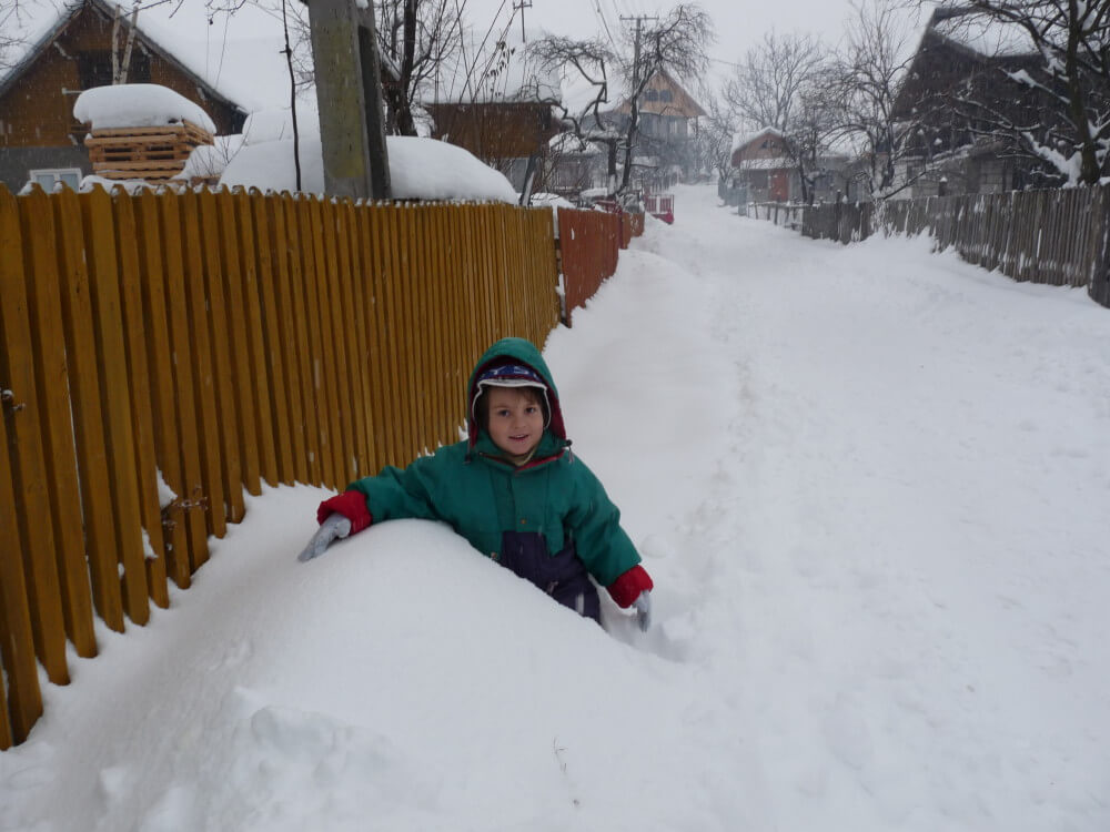 casa rural en invierno en rumania