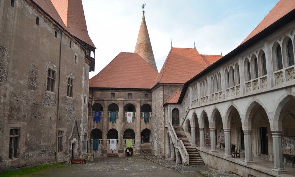 el castillo de Hunyad o Corvin Transilvania