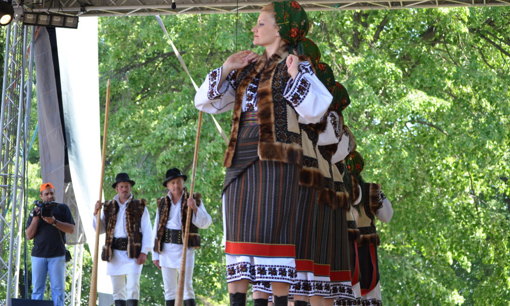 bailes tipicos bucovina
