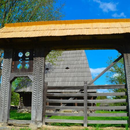 Puerta tallada, Maramures