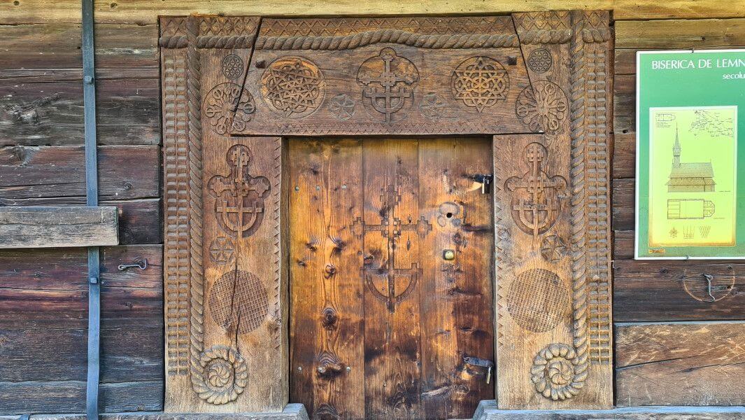 La iglesia de madera de Budesti Maramures