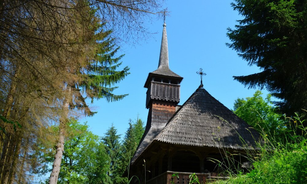 la iglesia de madera de Plopis Maramures