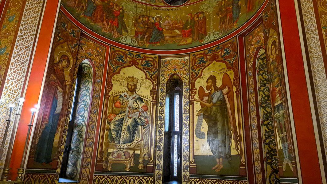 interior del monasterio Curtea de Arges