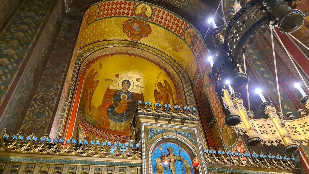 el altar del monasterio Curtea de Arges