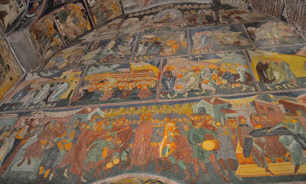 imagenes de la iglesia de Arbore Bucovina