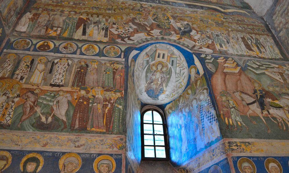 fotos iglesia de Arbore Bucovina