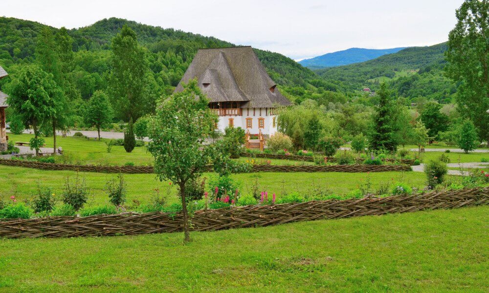 El Monasterio de Bârsana, Maramureş. Iglesia de madera de Bârsana, Maramures, Rumania.