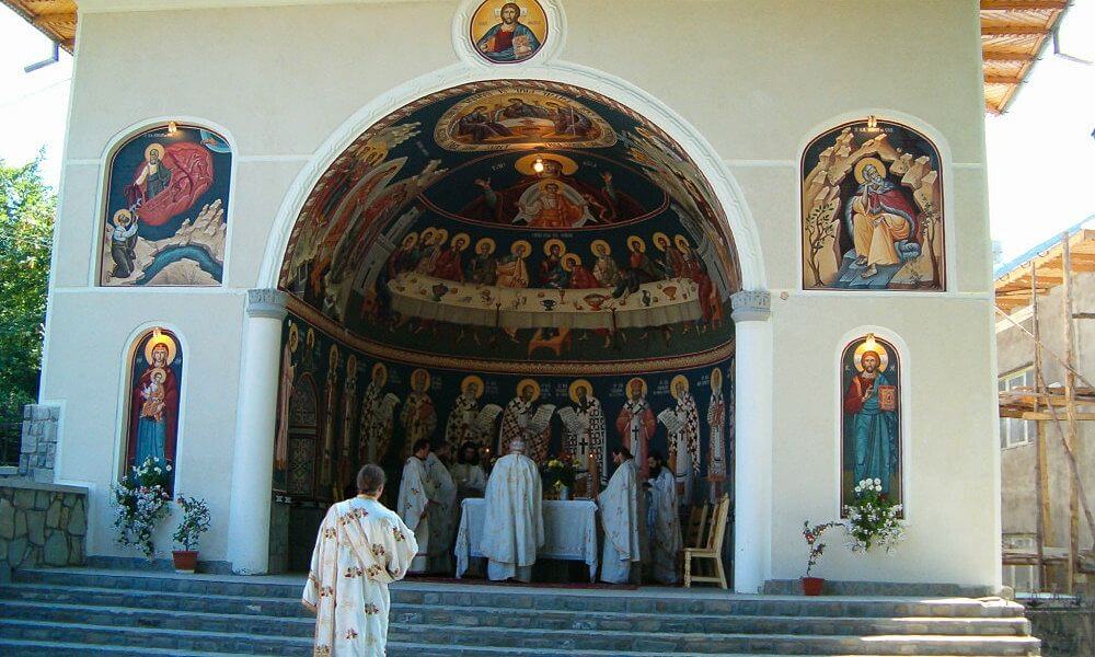 El Monasterio de Crasna, Rumania. Iglesia pintada de Crasna, Rumania.