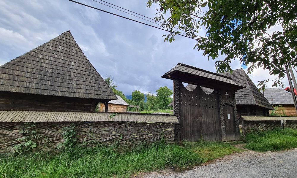 puerta tradicional maramures