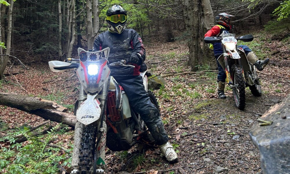 ruta en moto enduro en Rumania ruta en moto enduro en Rumania