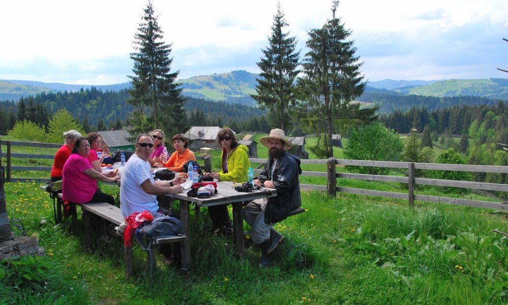 merendando en los Carpatos Rumania
