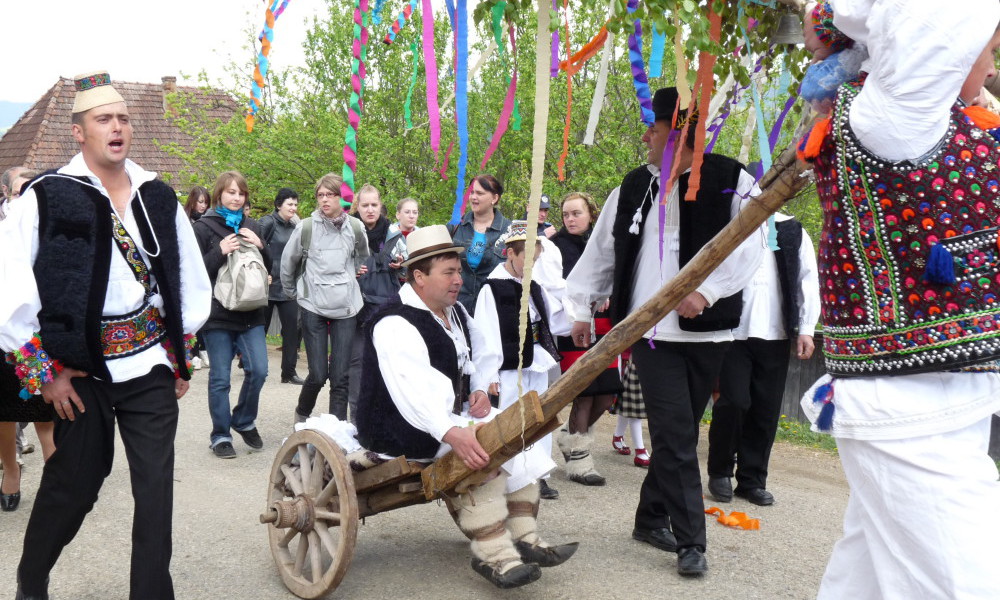 folclore en Rumania Tanjaua de Hoteni