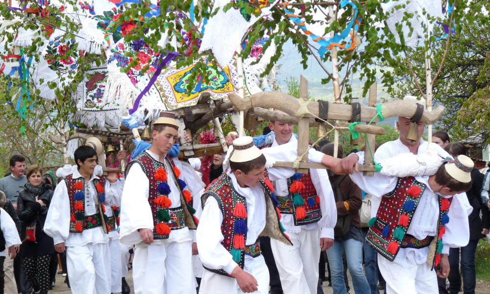 foto folclore maramures