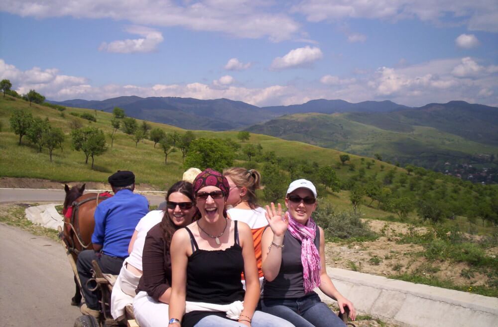 tours originales en rumania tour en carruaje con caballo en rumania